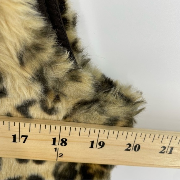 GAP Reversible Faux Fur Winter Vest leopard animal print Sz M - Picture 6 of 7